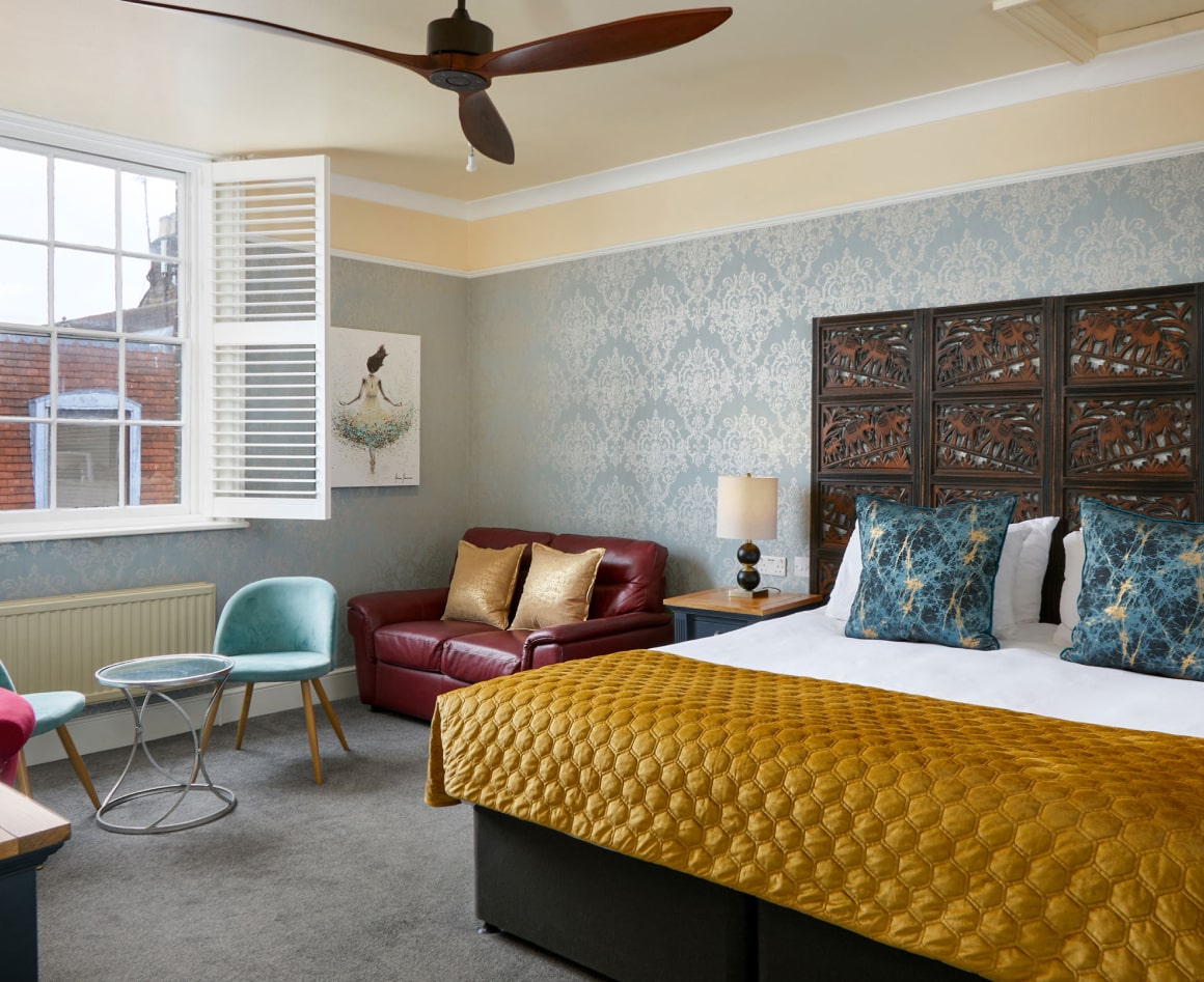 Junior Suite 11 (2) Min